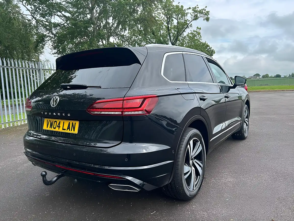 Used 2018 Volkswagen Touareg R-Line Tech Black - Interior and Exterior details 5