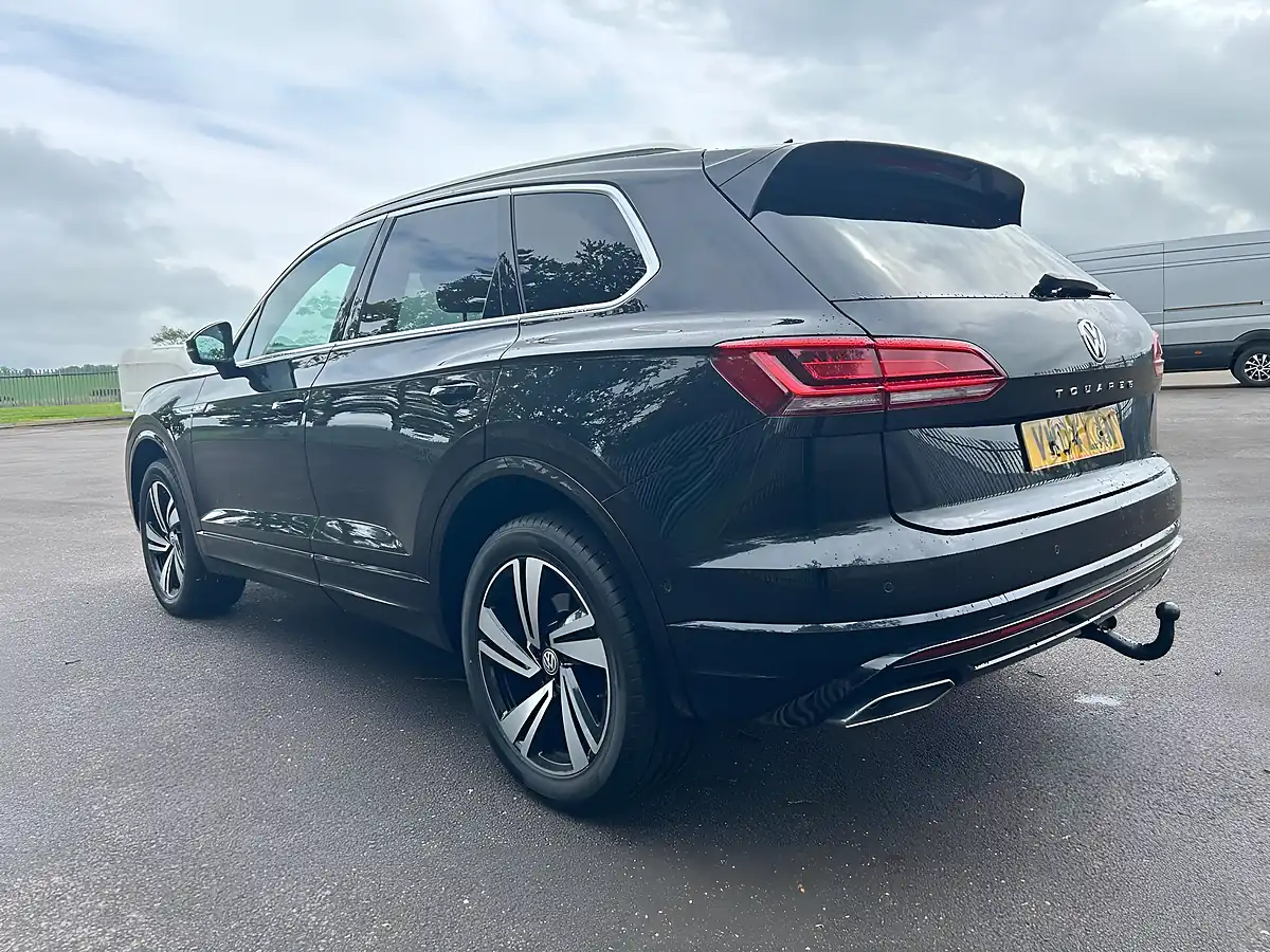 Used 2018 Volkswagen Touareg R-Line Tech Black - Interior and Exterior details 6