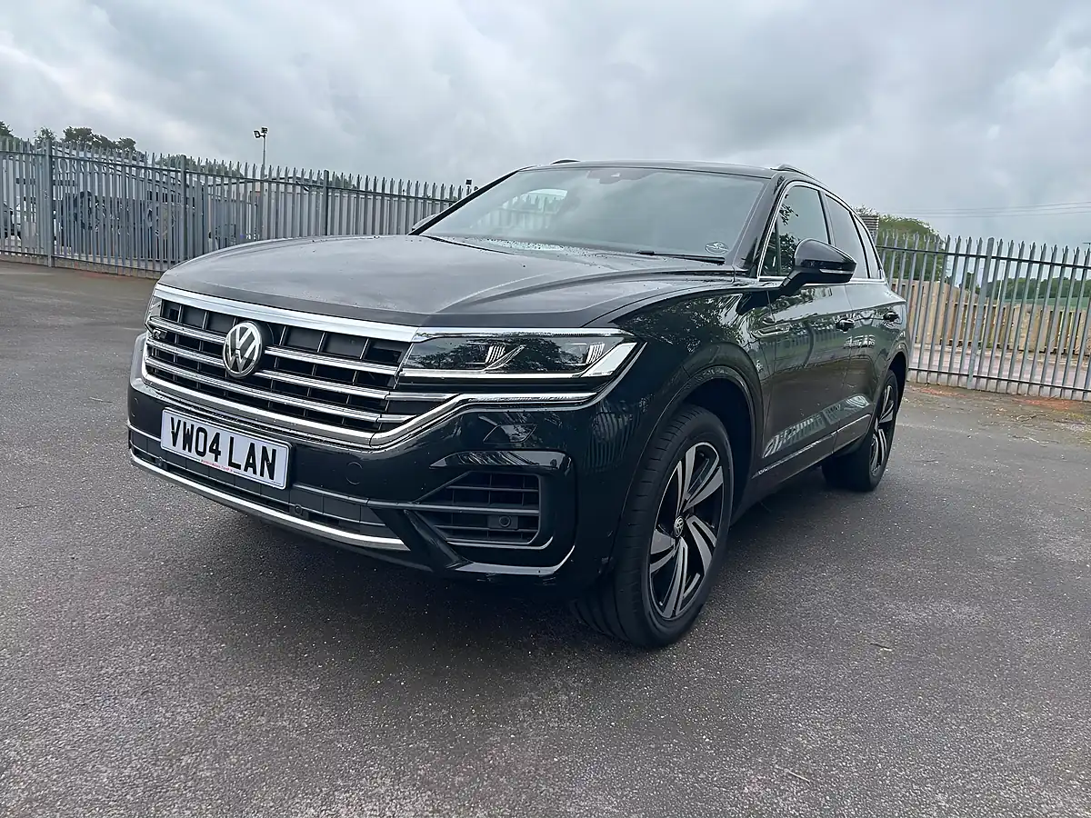 Used 2018 Volkswagen Touareg R-Line Tech Black - Interior and Exterior details 7