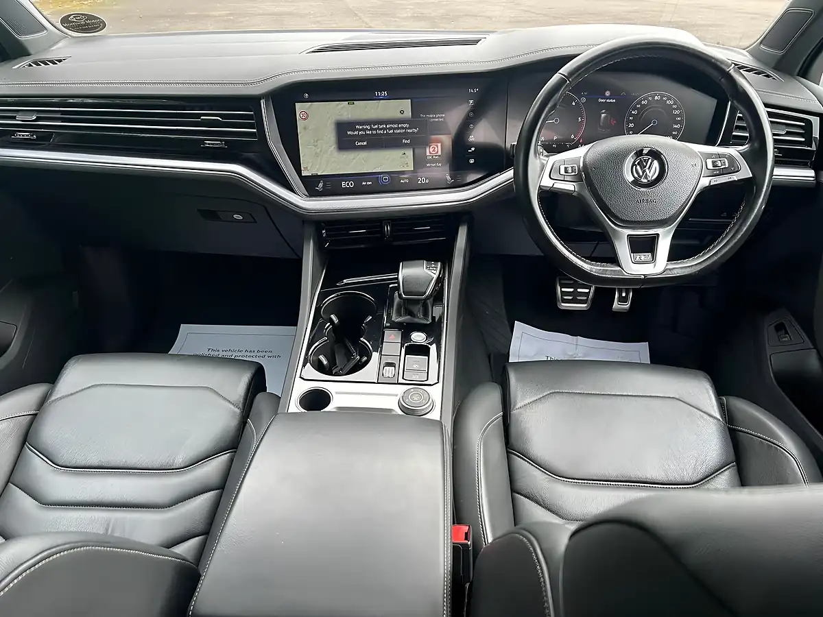 Used 2018 Volkswagen Touareg R-Line Tech Black - Interior and Exterior details 9