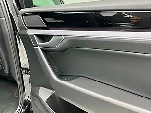 Used 2018 Volkswagen Touareg R-Line Tech Deep Black Pearl Effect - Interior and Exterior details 15