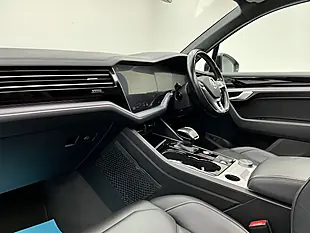 Used 2018 Volkswagen Touareg R-Line Tech Deep Black Pearl Effect - Interior and Exterior details 18