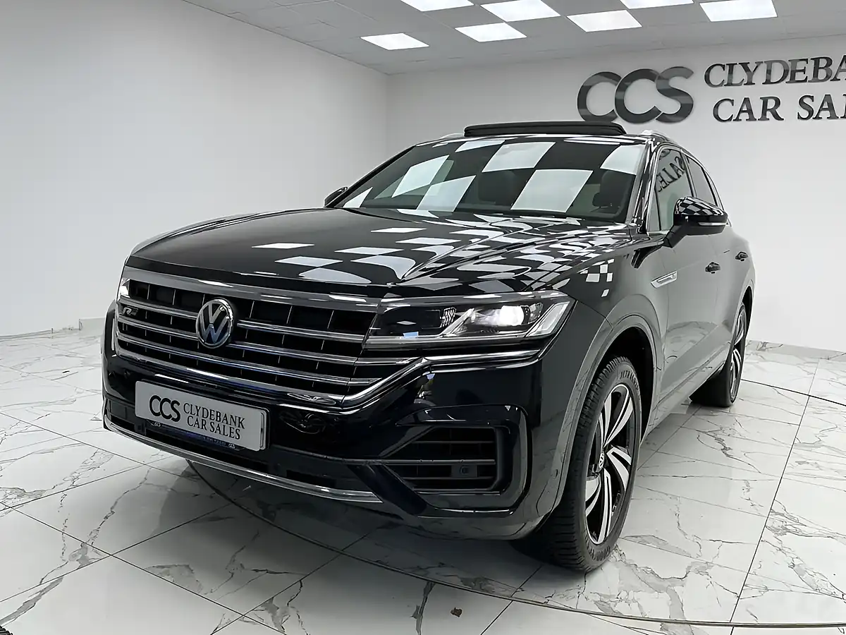 Used 2018 Volkswagen Touareg R-Line Tech Deep Black Pearl Effect - Interior and Exterior details 19