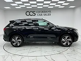 Used 2018 Volkswagen Touareg R-Line Tech Deep Black Pearl Effect - Interior and Exterior details 2