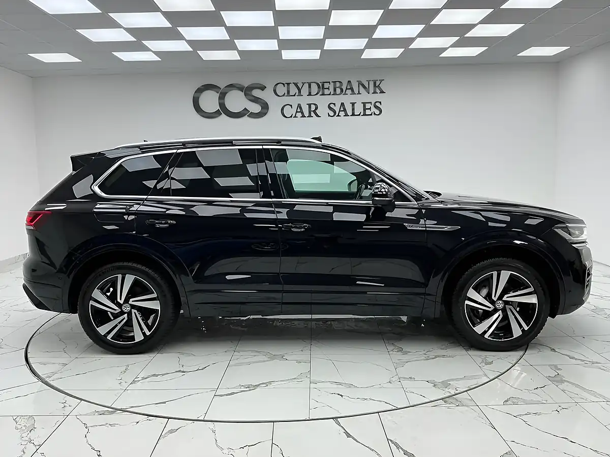 Used 2018 Volkswagen Touareg R-Line Tech Deep Black Pearl Effect - Interior and Exterior details 2