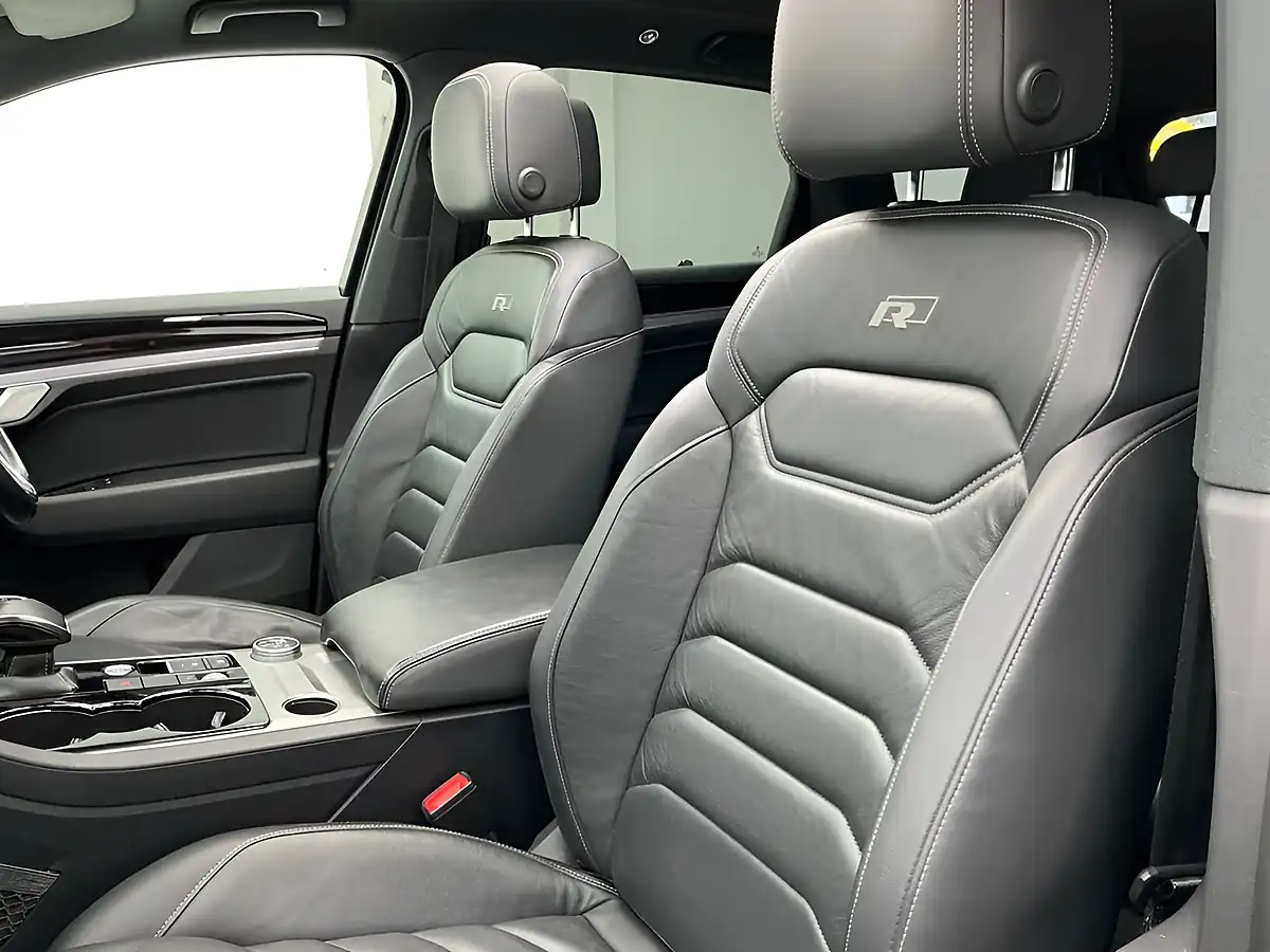 Used 2018 Volkswagen Touareg R-Line Tech Deep Black Pearl Effect - Interior and Exterior details 20