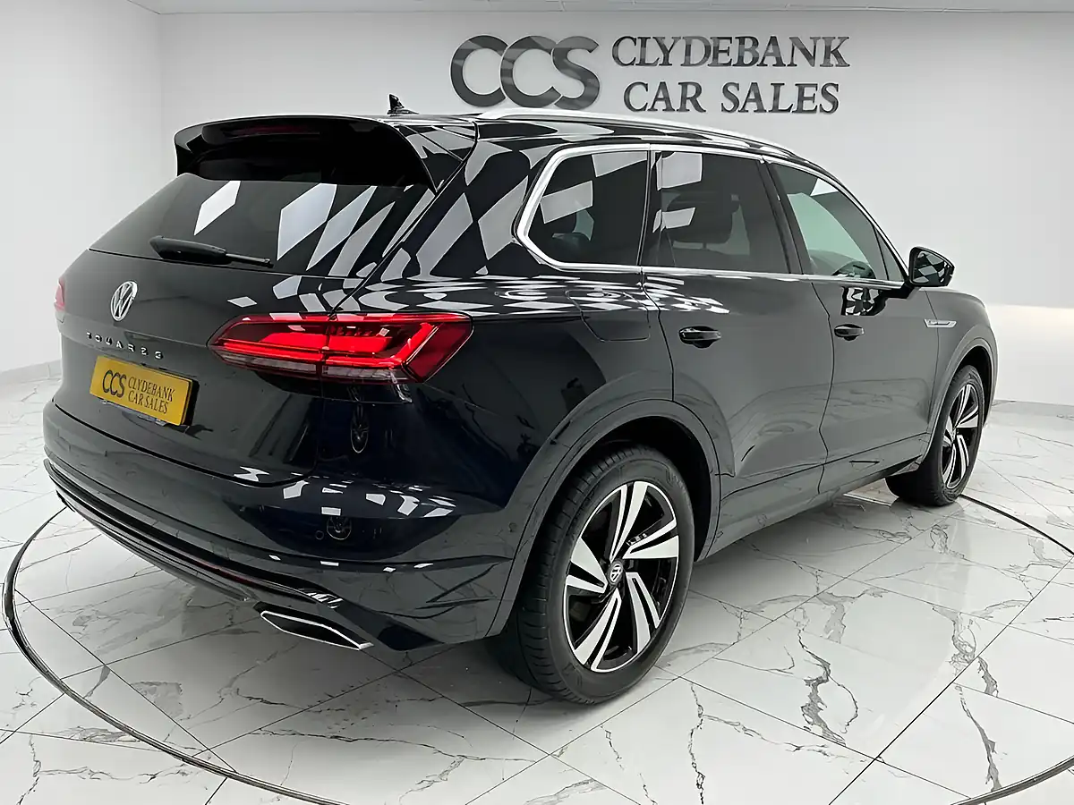 Used 2018 Volkswagen Touareg R-Line Tech Deep Black Pearl Effect - Interior and Exterior details 3