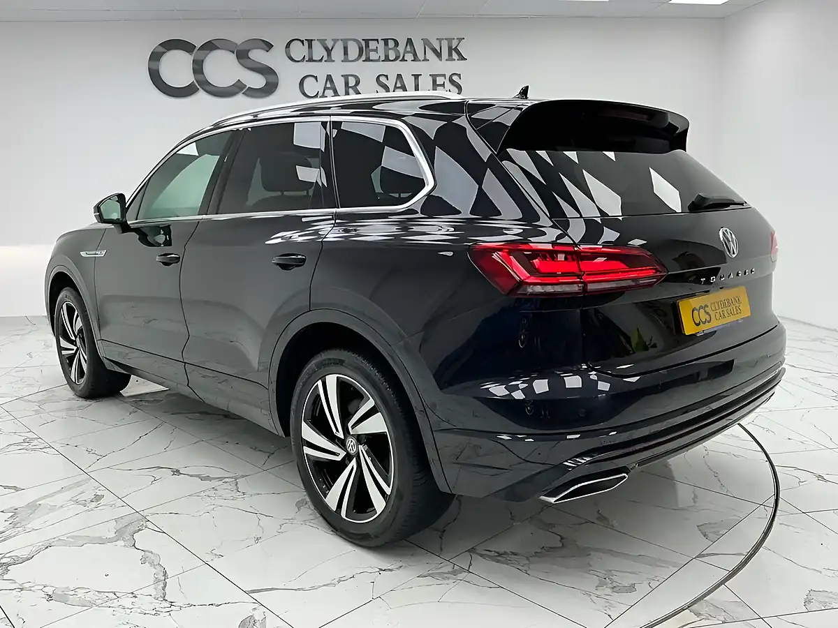 Used 2018 Volkswagen Touareg R-Line Tech Deep Black Pearl Effect - Interior and Exterior details 5