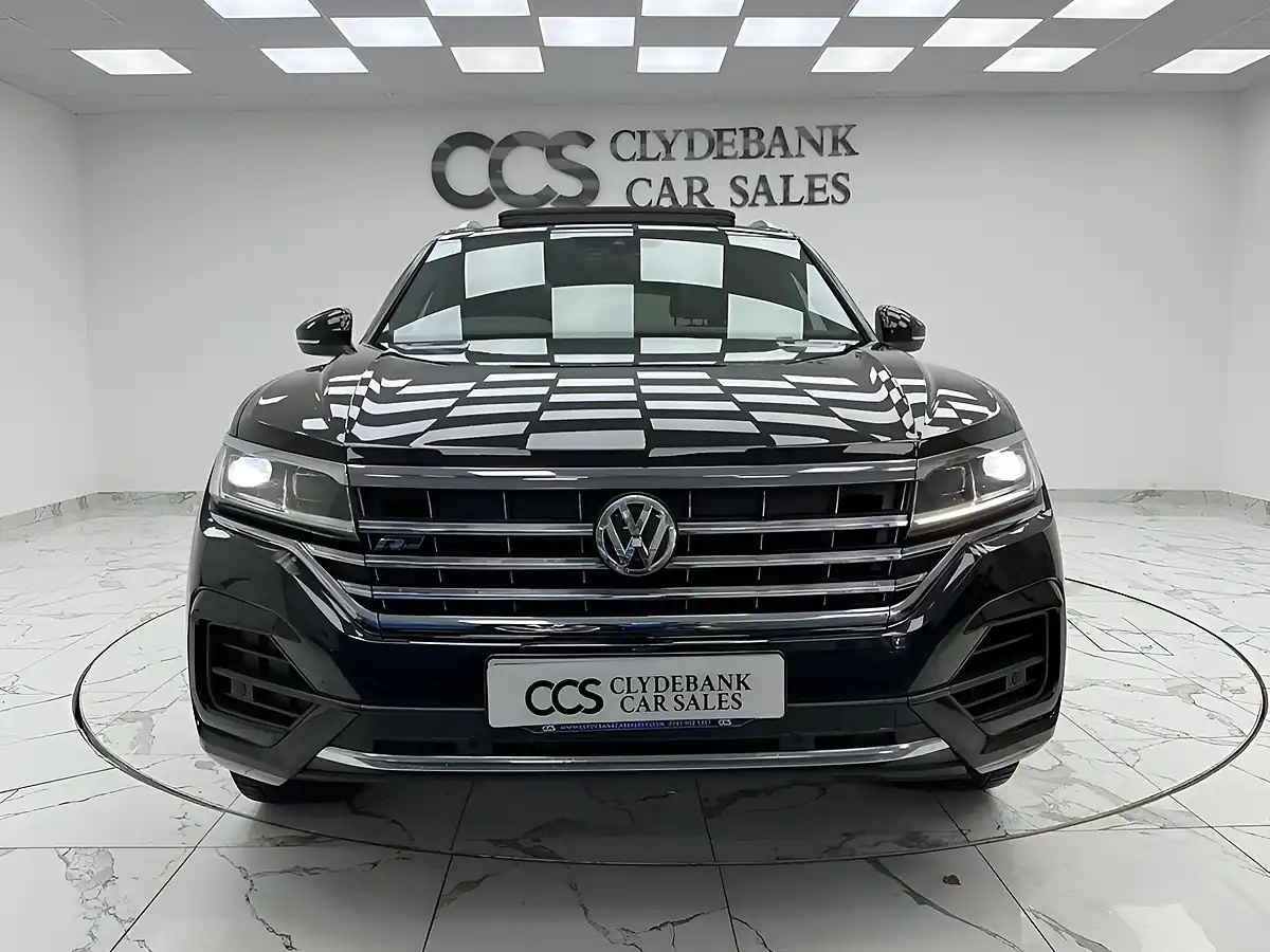 Used 2018 Volkswagen Touareg R-Line Tech Deep Black Pearl Effect - Interior and Exterior details 8