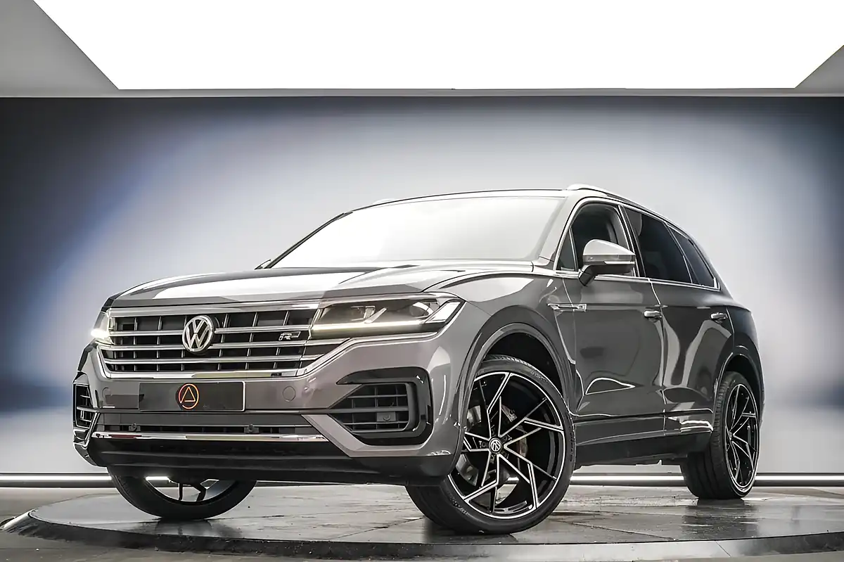 Used 2018 Volkswagen Touareg R-Line Tech Grey - Front View