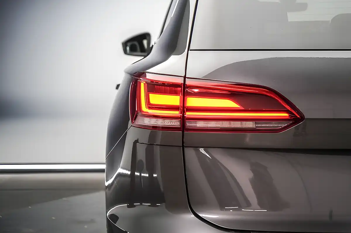Used 2018 Volkswagen Touareg R-Line Tech Grey - Interior and Exterior details 10