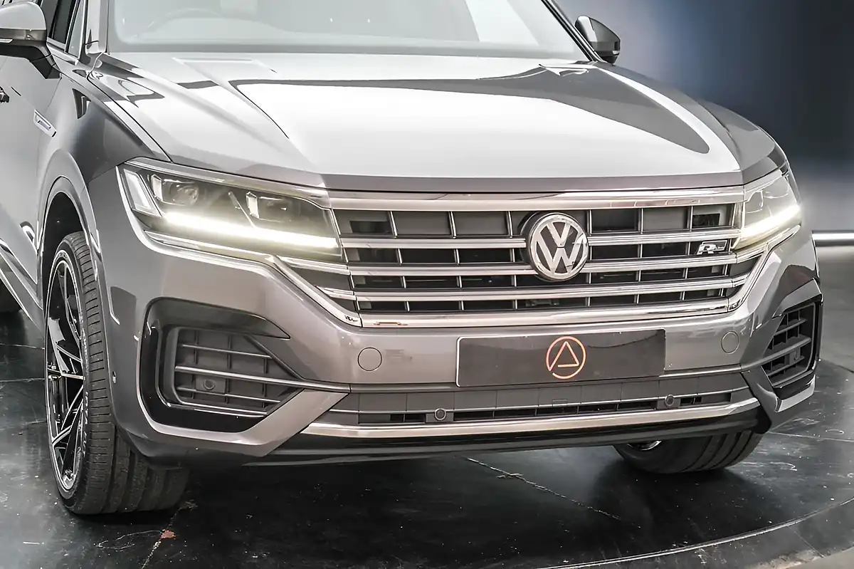 Used 2018 Volkswagen Touareg R-Line Tech Grey - Interior and Exterior details 11