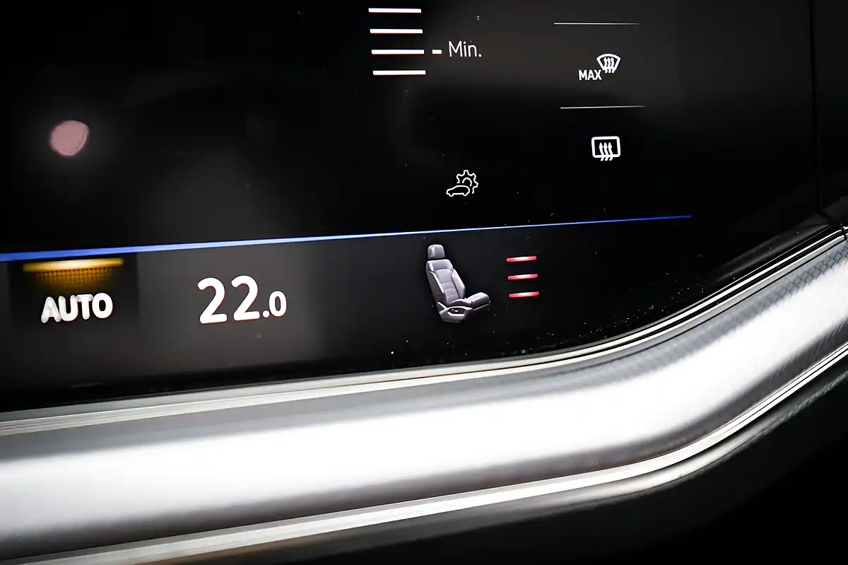 Used 2018 Volkswagen Touareg R-Line Tech Grey - Interior and Exterior details 17