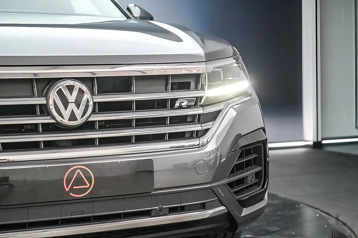 Used 2018 Volkswagen Touareg R-Line Tech Grey - Interior and Exterior details 4