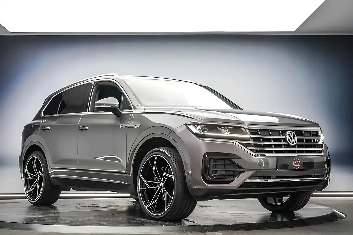 Used 2018 Volkswagen Touareg R-Line Tech Grey - Interior and Exterior details 5