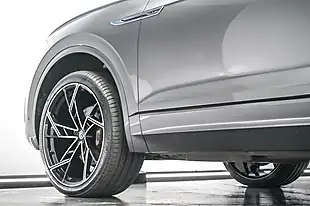 Used 2018 Volkswagen Touareg R-Line Tech Grey - Interior and Exterior details 6