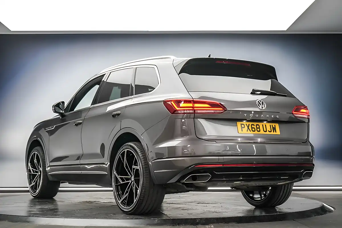Used 2018 Volkswagen Touareg R-Line Tech Grey - Interior and Exterior details 7