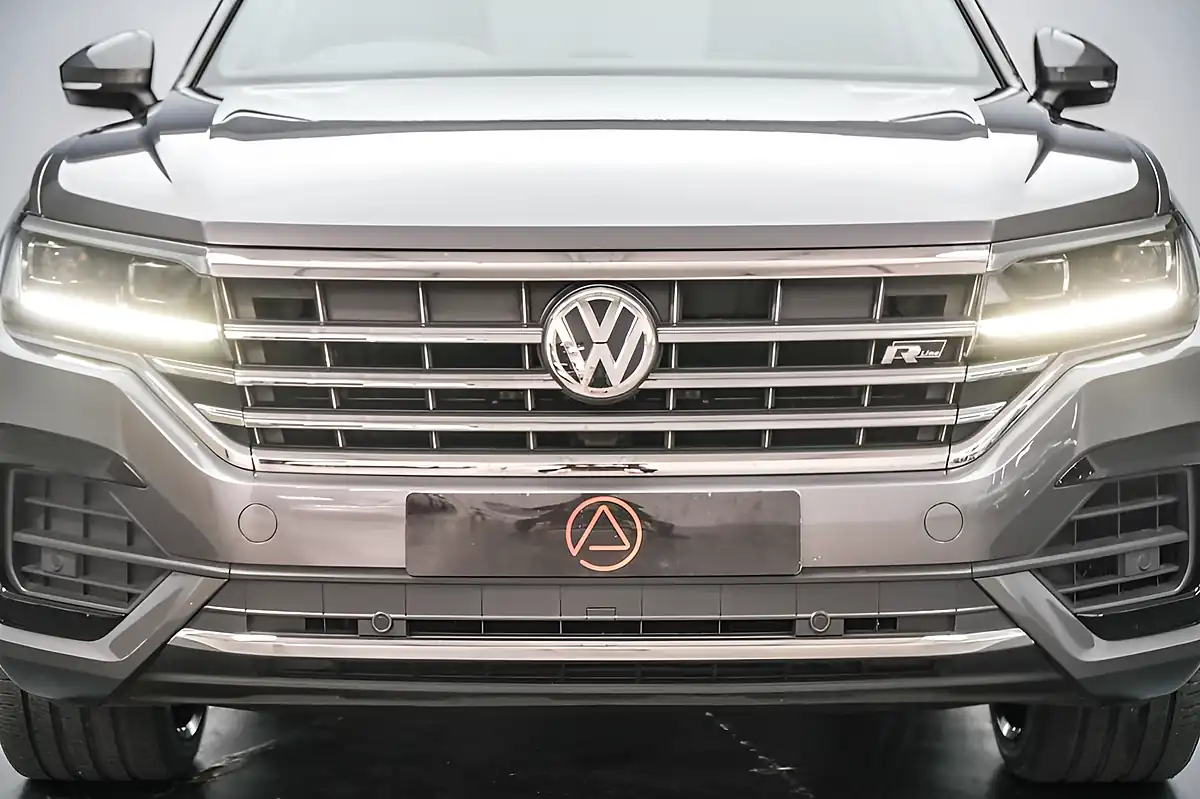 Used 2018 Volkswagen Touareg R-Line Tech Grey - Interior and Exterior details 8