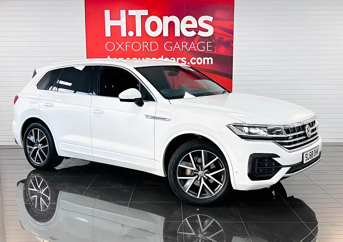 Used 2018 Volkswagen Touareg R-Line White - Front View