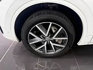 Used 2018 Volkswagen Touareg R-Line White - Interior and Exterior details 12