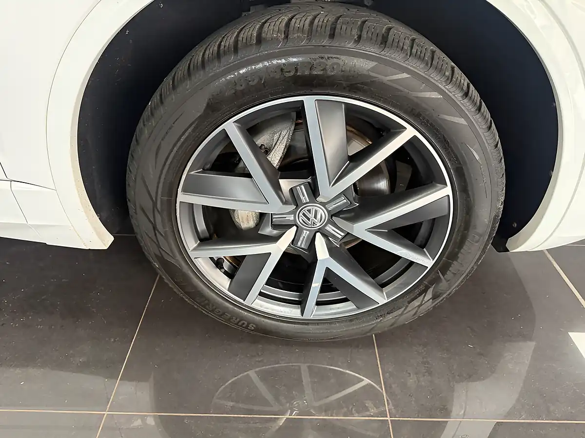 Used 2018 Volkswagen Touareg R-Line White - Interior and Exterior details 13