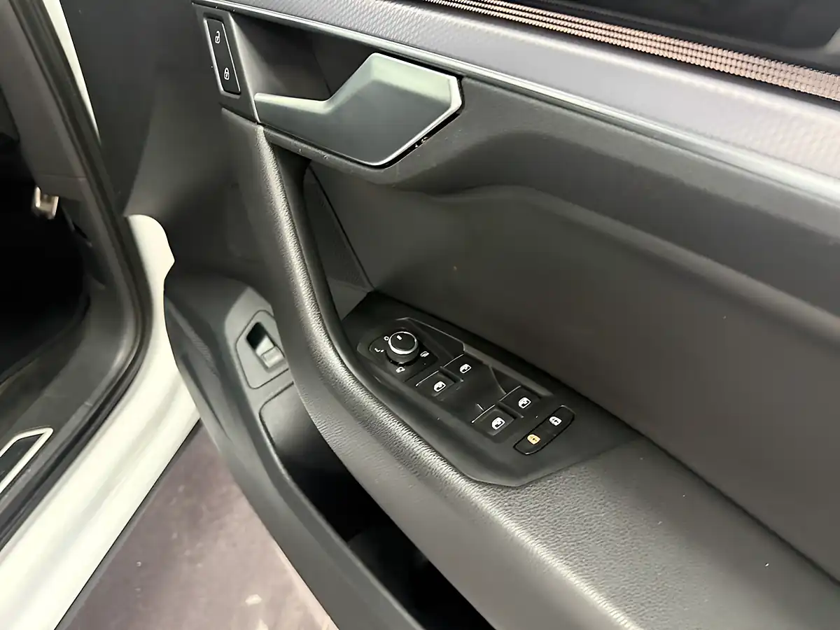 Used 2018 Volkswagen Touareg R-Line White - Interior and Exterior details 14