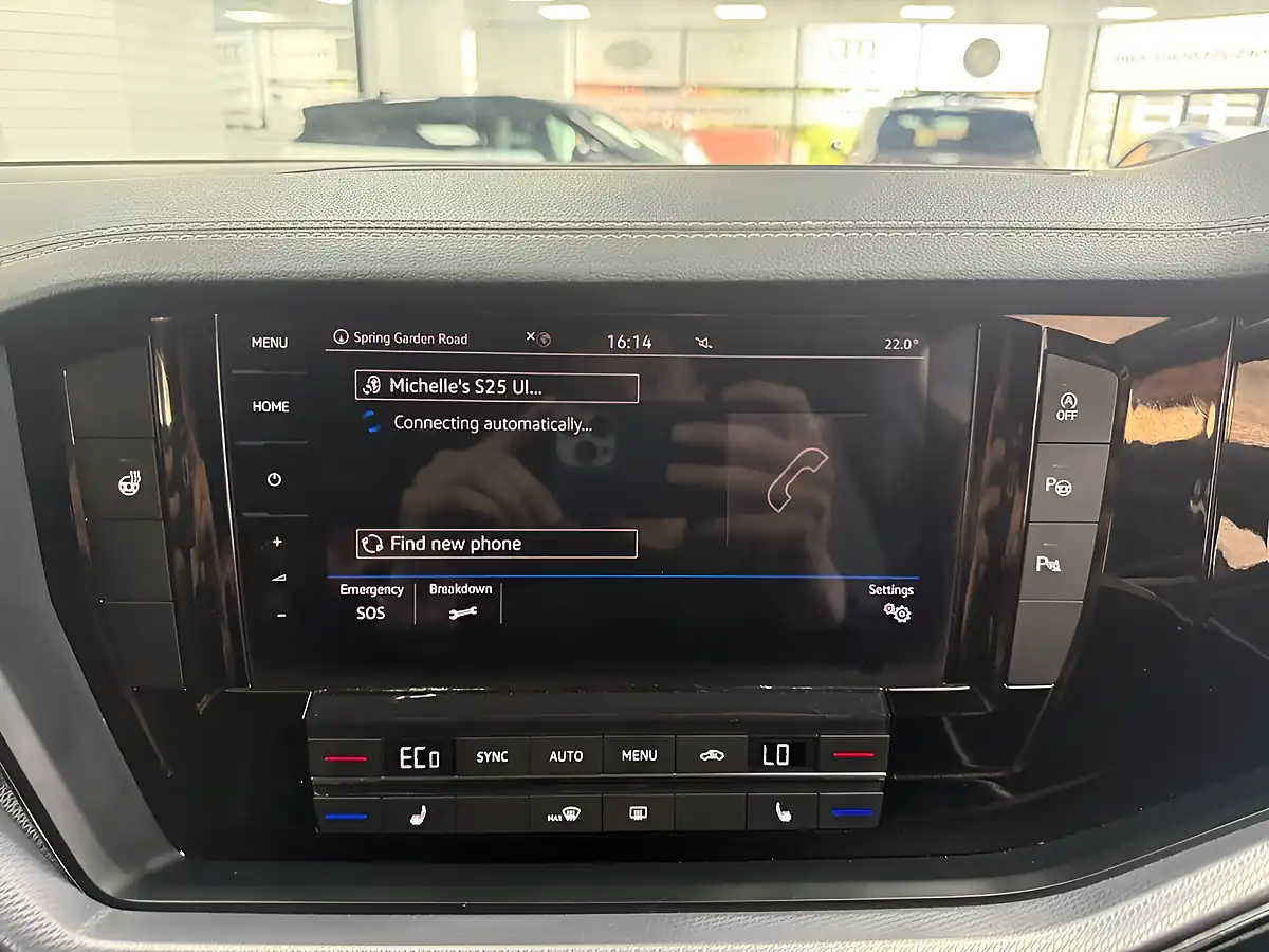 Used 2018 Volkswagen Touareg R-Line White - Interior and Exterior details 17