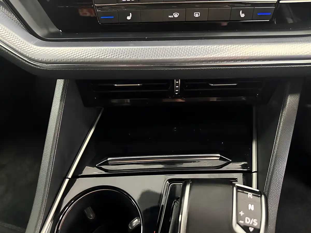 Used 2018 Volkswagen Touareg R-Line White - Interior and Exterior details 19