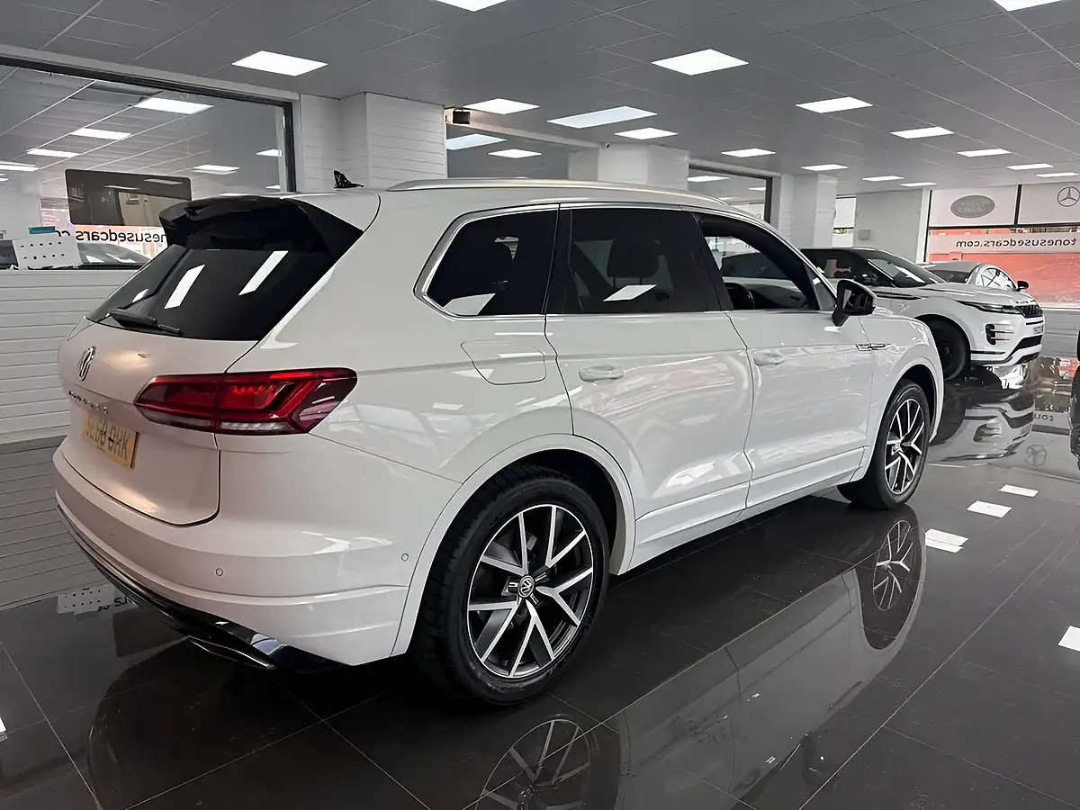 Used 2018 Volkswagen Touareg R-Line White - Interior and Exterior details 2