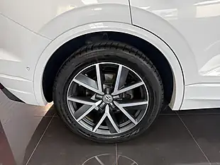 Used 2018 Volkswagen Touareg R-Line White - Interior and Exterior details 3