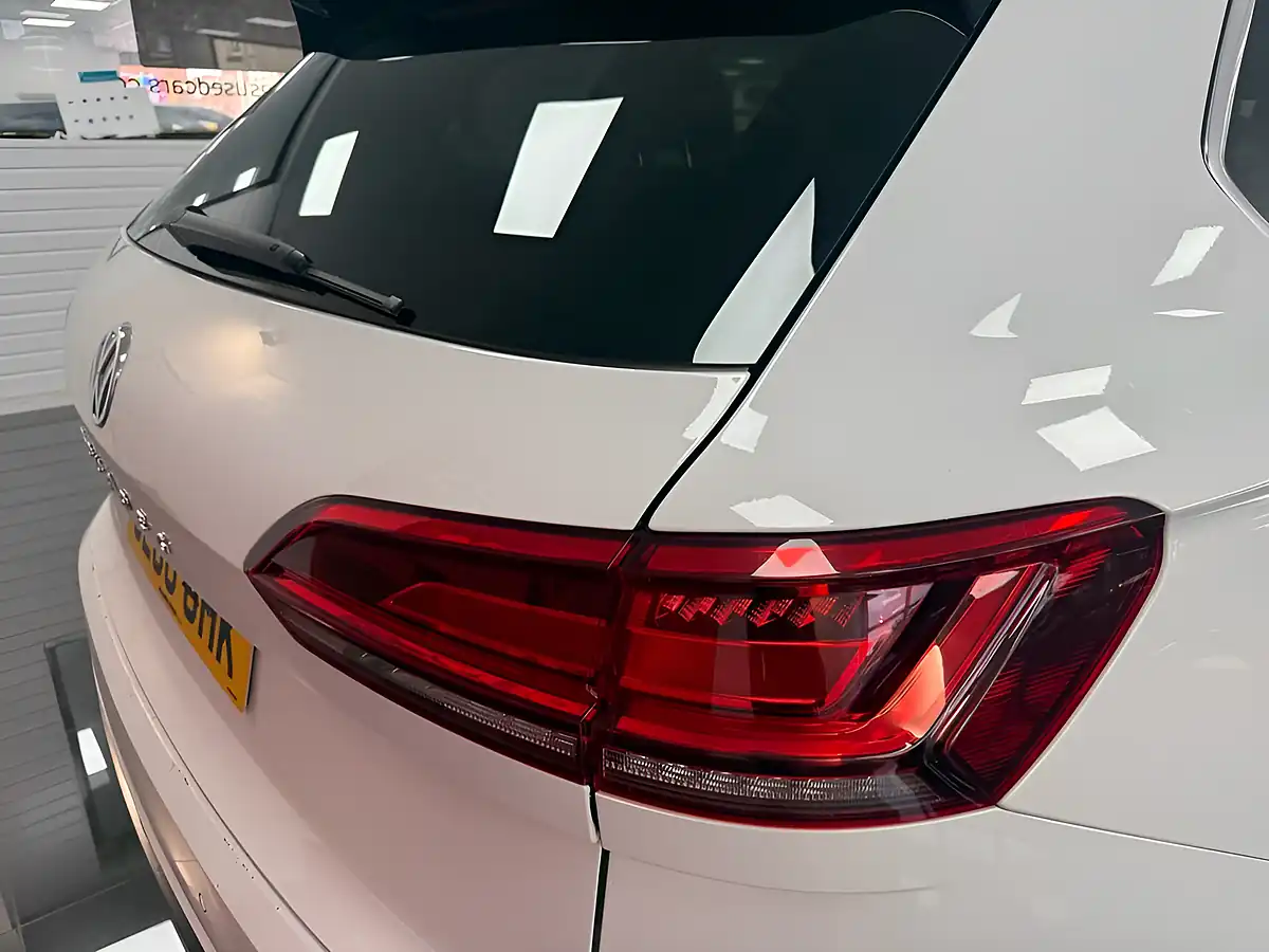 Used 2018 Volkswagen Touareg R-Line White - Interior and Exterior details 6