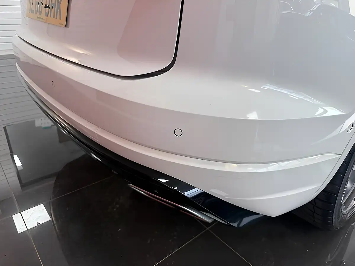 Used 2018 Volkswagen Touareg R-Line White - Interior and Exterior details 7