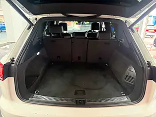 Used 2018 Volkswagen Touareg R-Line White - Interior and Exterior details 9