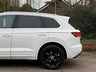 Used 2018 Volkswagen Touareg R-Line White - Interior and Exterior details 16