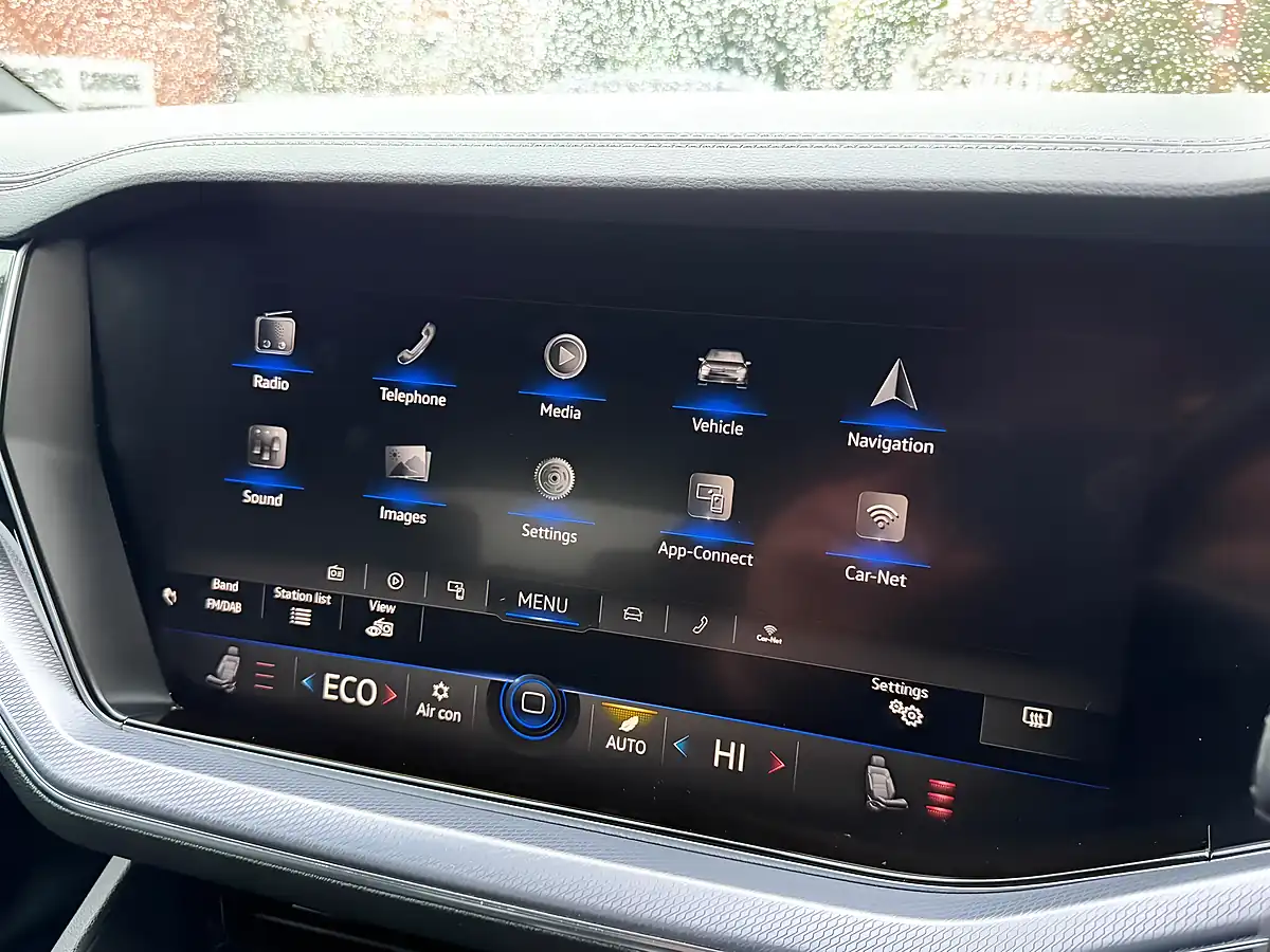Used 2018 Volkswagen Touareg R-Line White - Interior and Exterior details 17