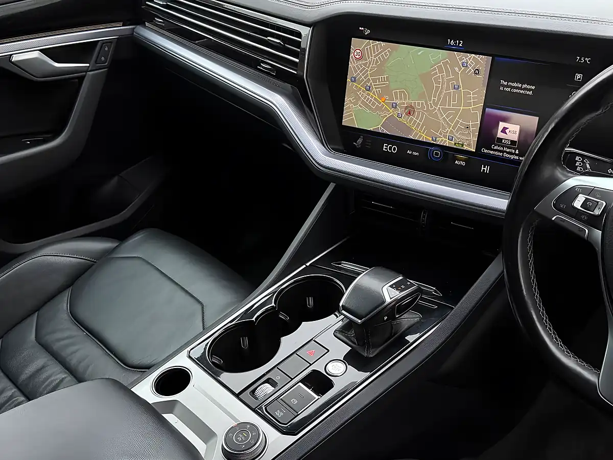 Used 2018 Volkswagen Touareg R-Line White - Interior and Exterior details 18
