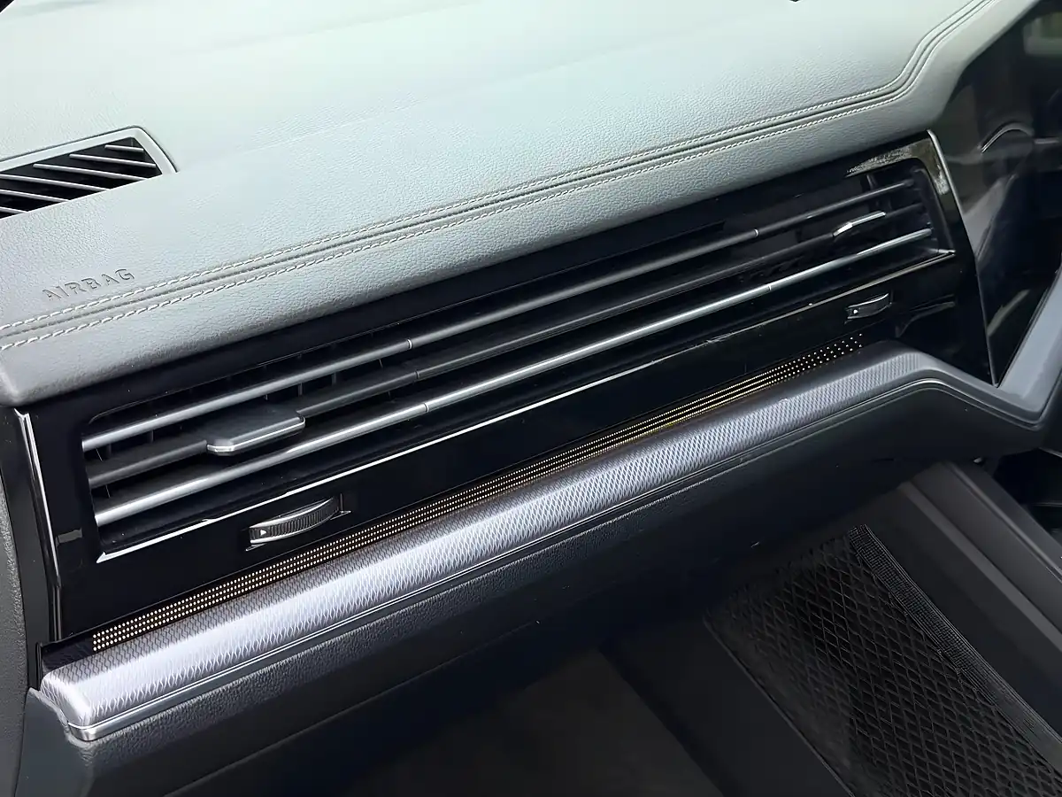 Used 2018 Volkswagen Touareg R-Line White - Interior and Exterior details 20