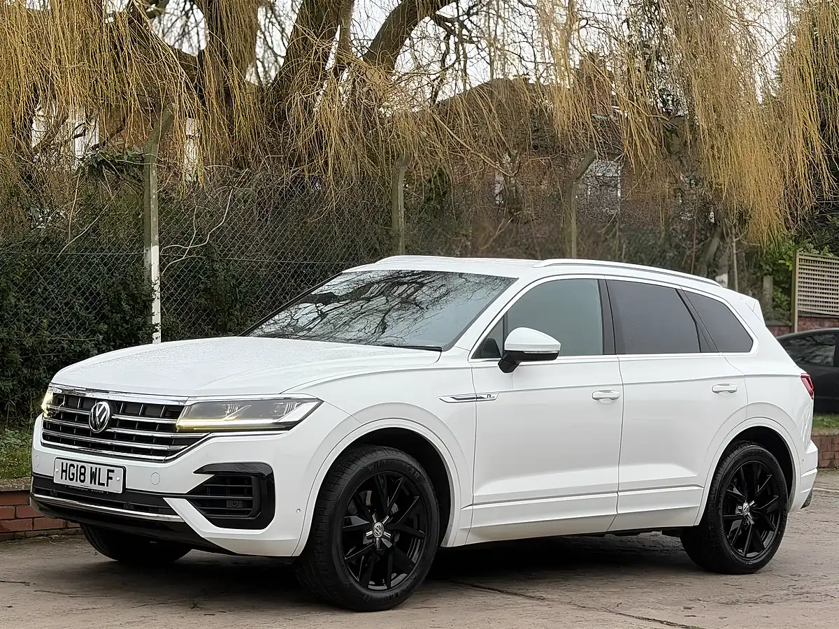 Used 2018 Volkswagen Touareg R-Line White - Interior and Exterior details 3