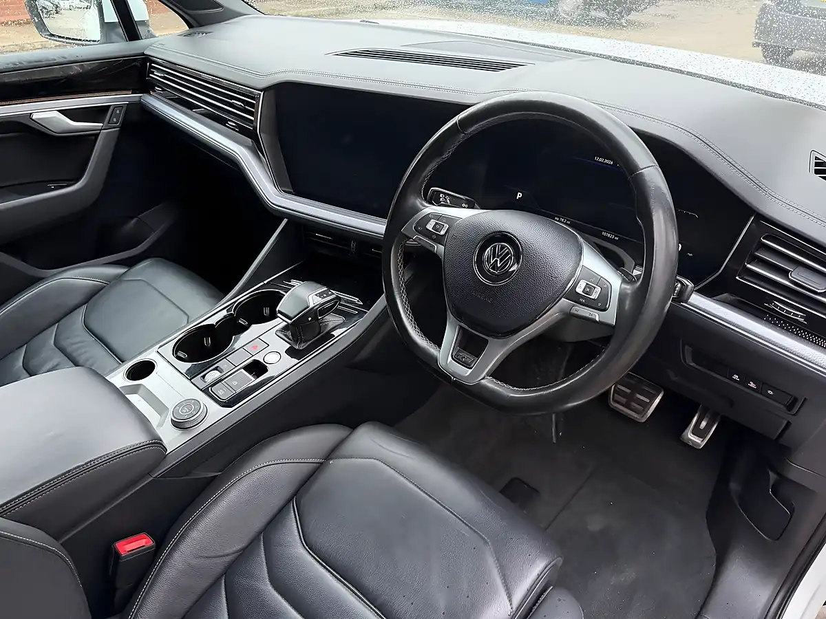 Used 2018 Volkswagen Touareg R-Line White - Interior and Exterior details 4