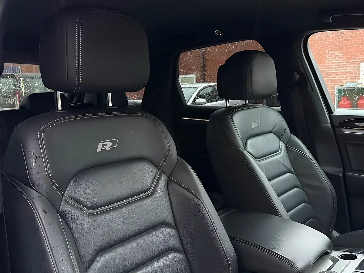 Used 2018 Volkswagen Touareg R-Line White - Interior and Exterior details 5