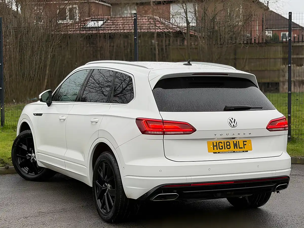 Used 2018 Volkswagen Touareg R-Line White - Interior and Exterior details 6
