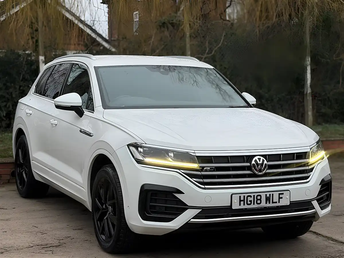 Used 2018 Volkswagen Touareg R-Line White - Interior and Exterior details 8