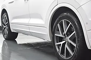 Used 2018 Volkswagen Touareg R-Line White - Interior and Exterior details 12