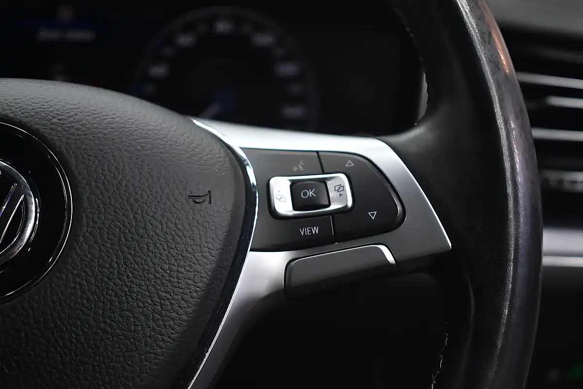 Used 2018 Volkswagen Touareg R-Line White - Interior and Exterior details 16