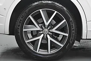 Used 2018 Volkswagen Touareg R-Line White - Interior and Exterior details 17