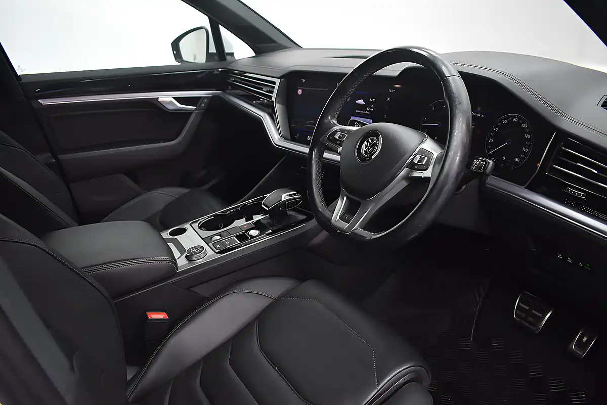 Used 2018 Volkswagen Touareg R-Line White - Interior and Exterior details 19