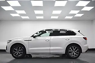 Used 2018 Volkswagen Touareg R-Line White - Interior and Exterior details 2