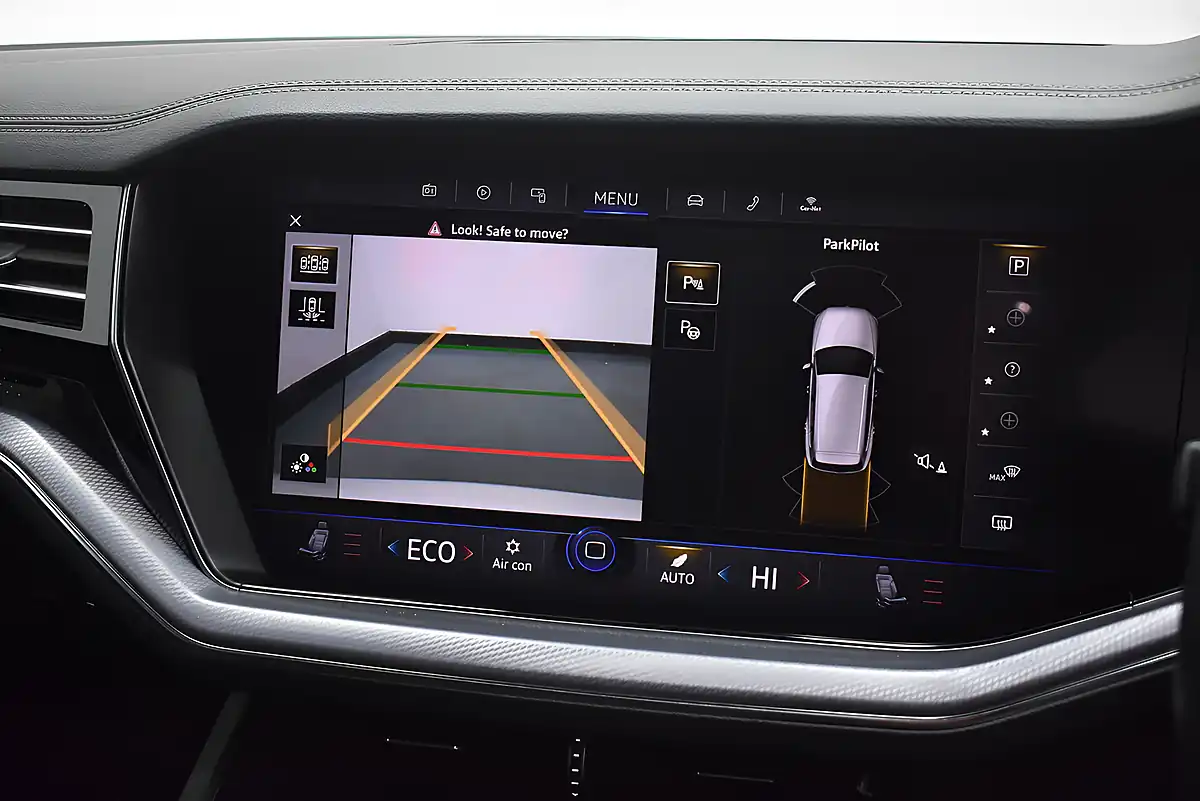 Used 2018 Volkswagen Touareg R-Line White - Interior and Exterior details 20