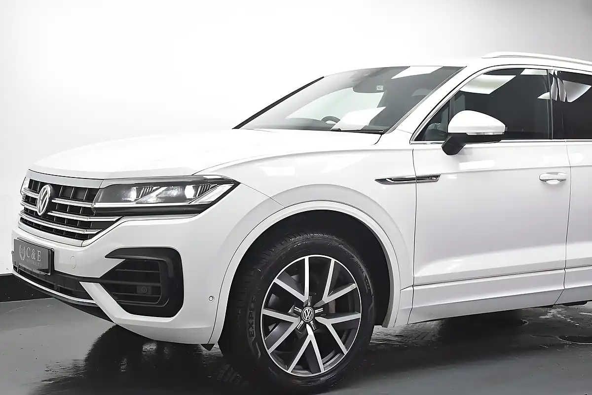 Used 2018 Volkswagen Touareg R-Line White - Interior and Exterior details 3