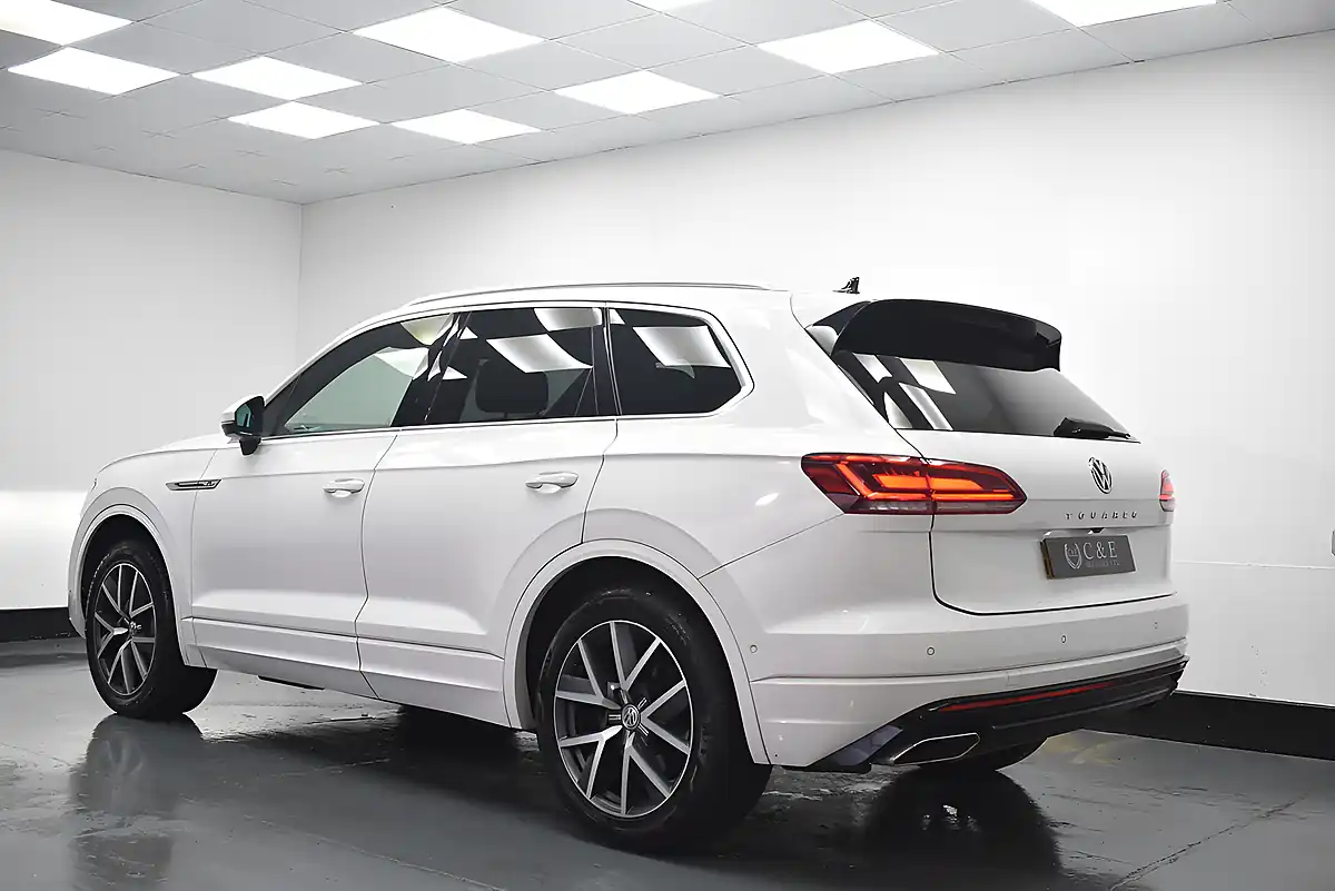 Used 2018 Volkswagen Touareg R-Line White - Interior and Exterior details 4